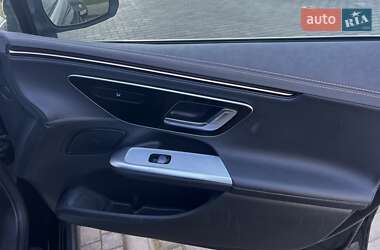 Седан Mercedes-Benz EQE 2022 в 