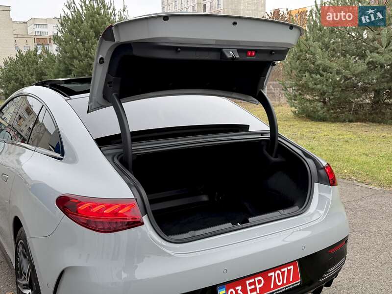 Седан Mercedes-Benz EQE 2022 в Киеве