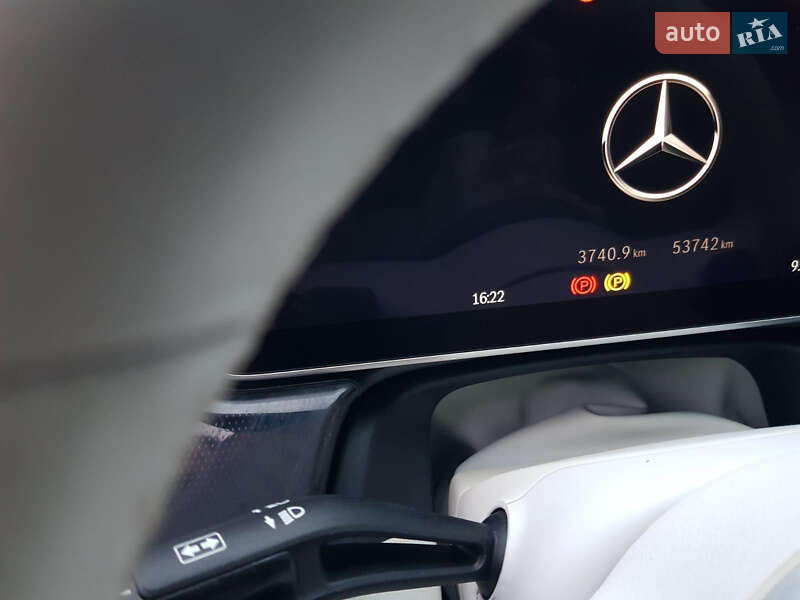 Седан Mercedes-Benz EQE 2023 в Львове