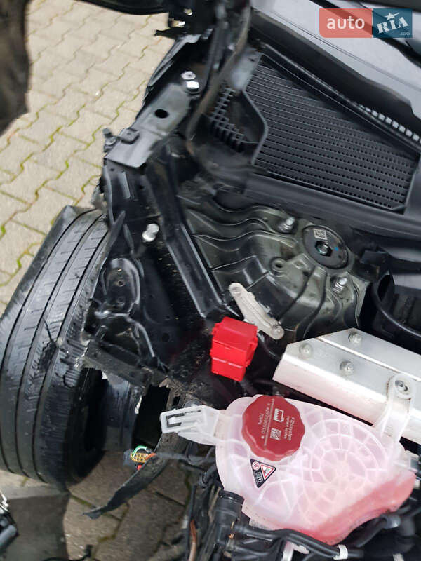 Седан Mercedes-Benz EQE 2023 в Львове