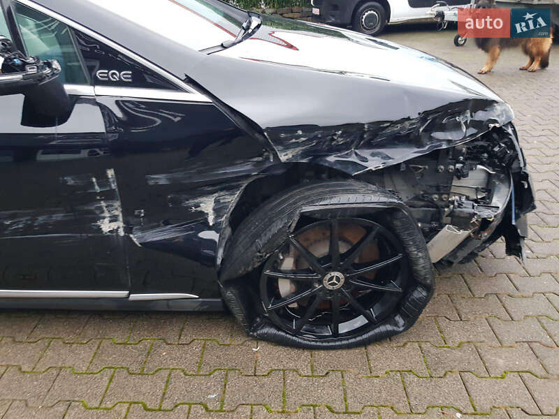 Седан Mercedes-Benz EQE 2023 в Львове