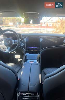 Седан Mercedes-Benz EQE 2024 в Смизі