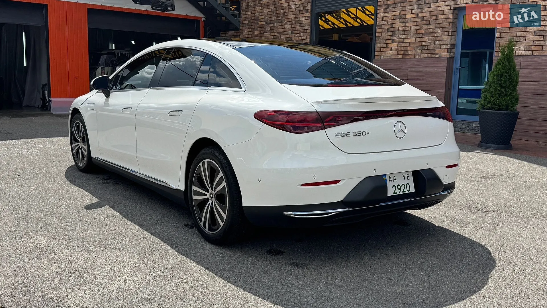 2022 Mercedes-Benz EQE - мініатюра 12