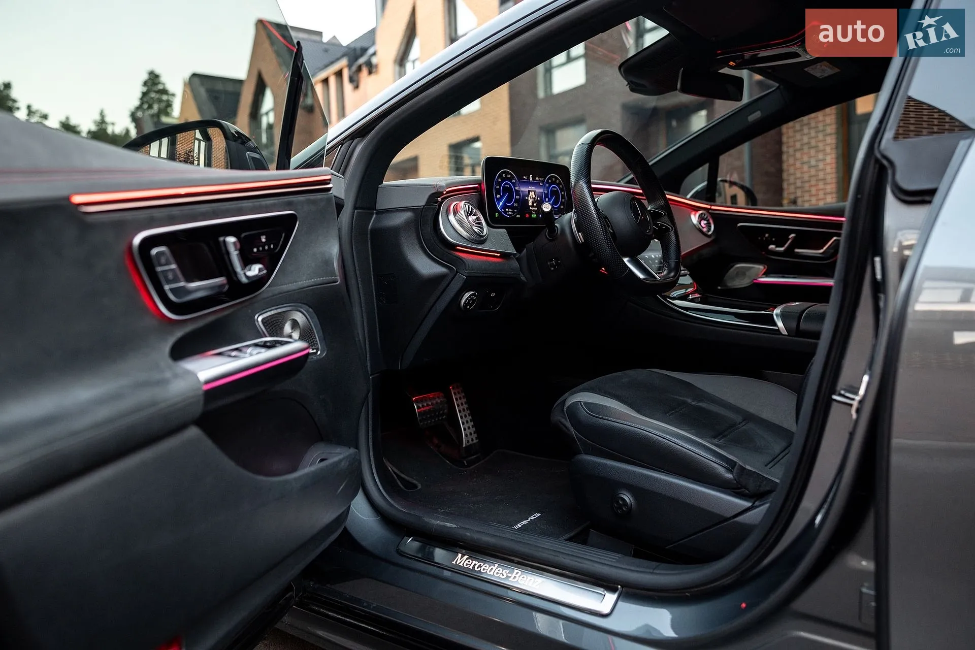 2022 Mercedes-Benz EQE - мініатюра 9