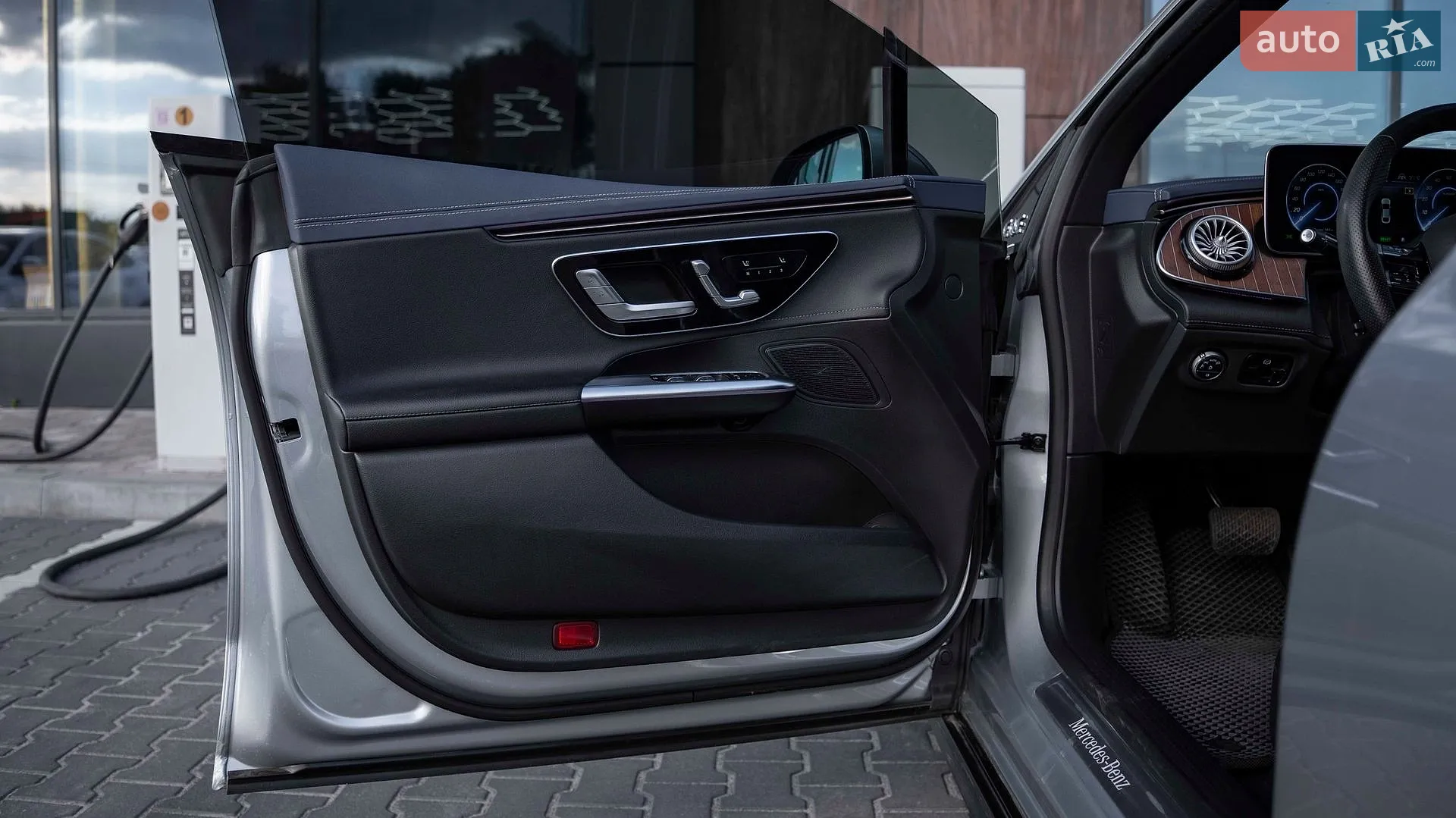 2023 Mercedes-Benz EQE - мініатюра 19