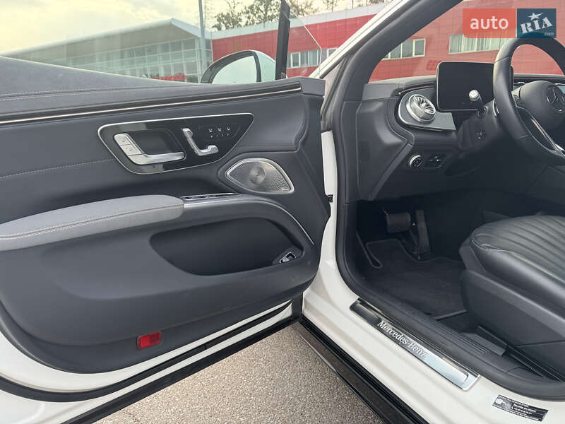 Седан Mercedes-Benz EQS 2022 в Киеве