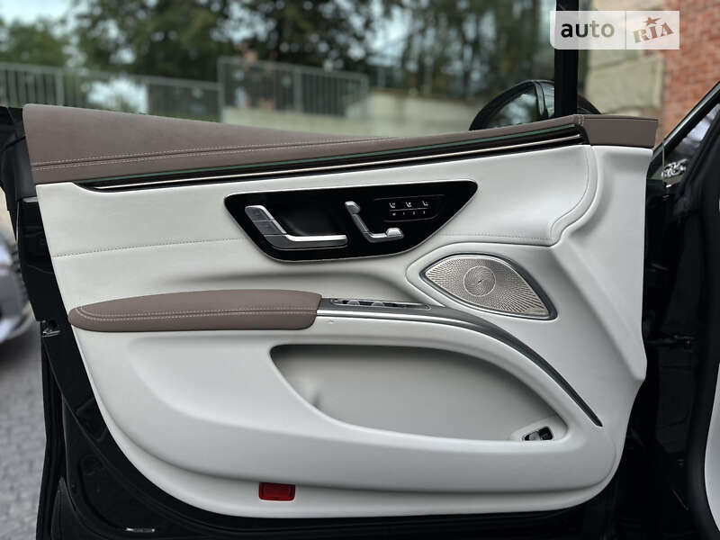 Седан Mercedes-Benz EQS 2022 в Львове
