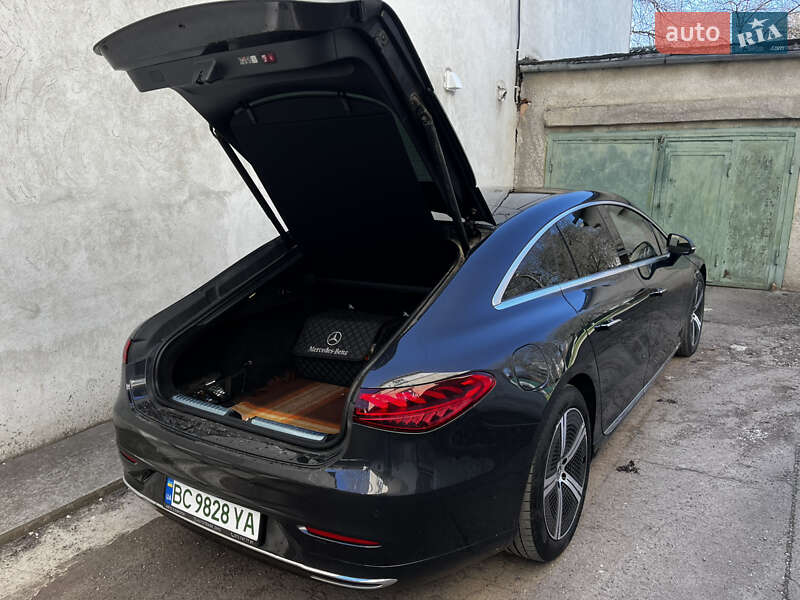 Седан Mercedes-Benz EQS 2022 в Дрогобыче