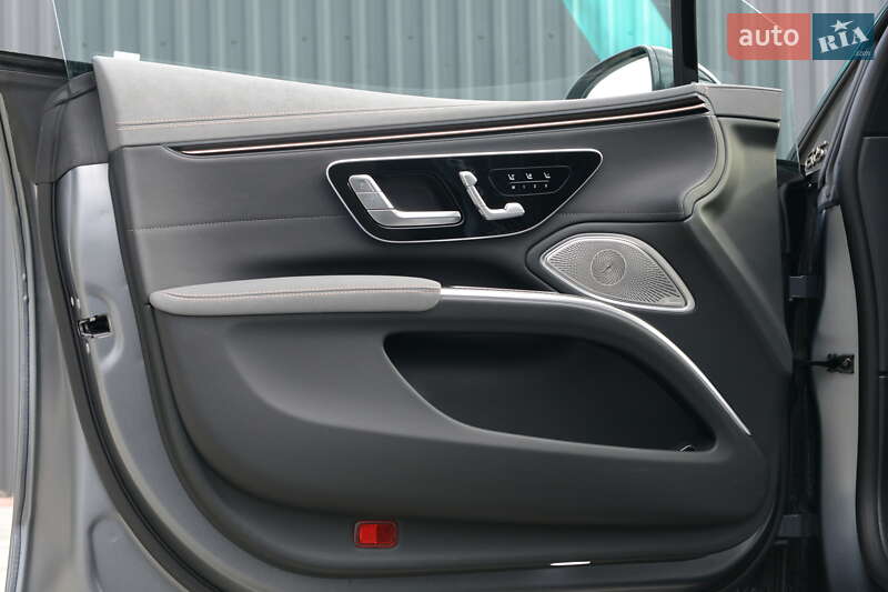Седан Mercedes-Benz EQS 2023 в Мукачево