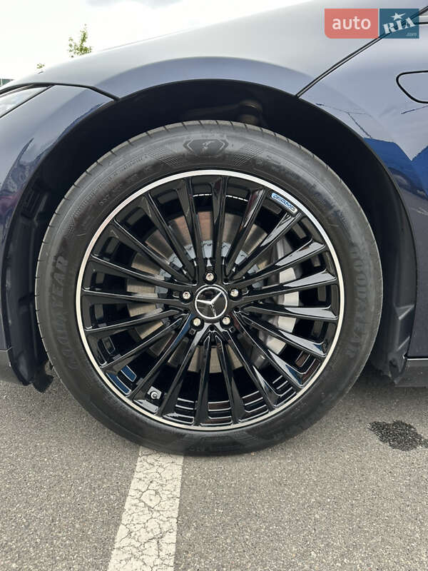 Седан Mercedes-Benz EQS 2022 в Києві