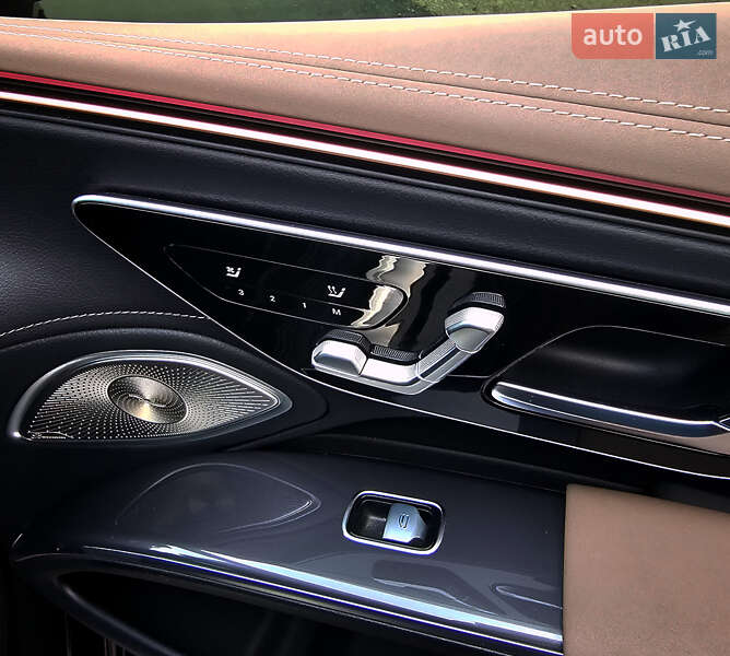 Седан Mercedes-Benz EQS 2022 в Коростене