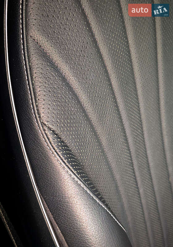 Седан Mercedes-Benz EQS 2022 в Коростене