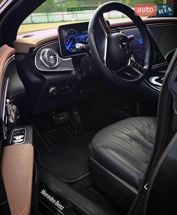 Седан Mercedes-Benz EQS 2022 в Коростене