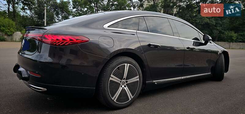 Седан Mercedes-Benz EQS 2022 в Коростене