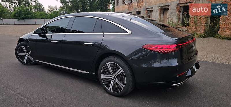Седан Mercedes-Benz EQS 2022 в Коростене