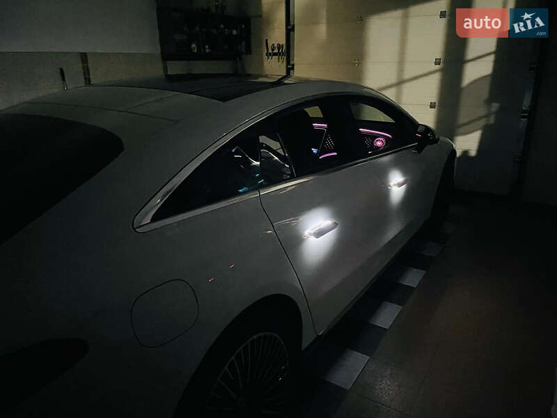 Седан Mercedes-Benz EQS 2022 в Києві