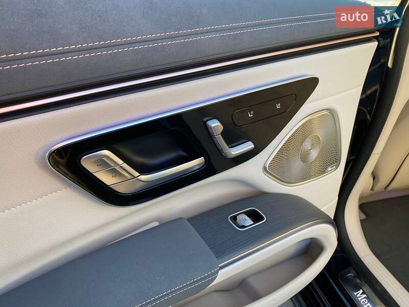 Седан Mercedes-Benz EQS 2022 в Львові