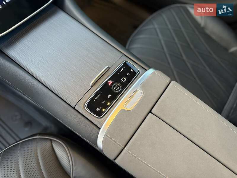 Седан Mercedes-Benz EQS 2023 в Львові