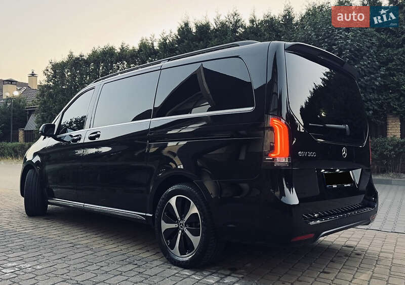 Минивэн Mercedes-Benz EQV 2024 в Киеве