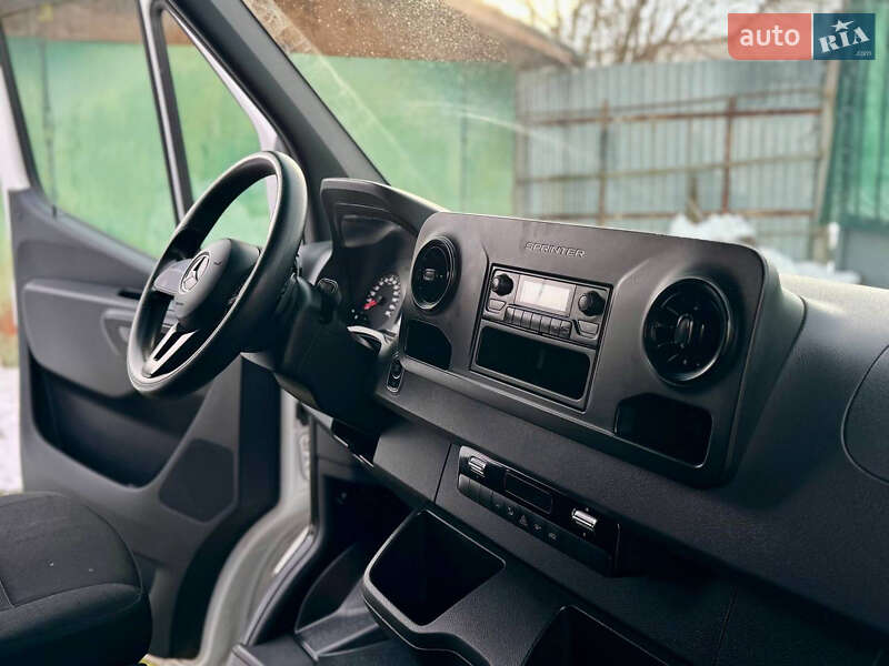 Грузовой фургон Mercedes-Benz eSprinter 2023 в Дрогобыче