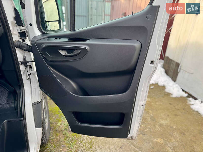 Грузовой фургон Mercedes-Benz eSprinter 2023 в Дрогобыче