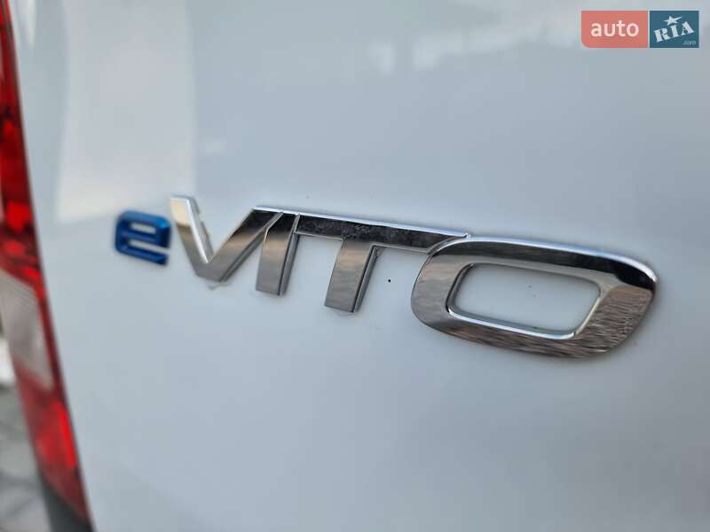 Вантажний фургон Mercedes-Benz eVito 2022 в Радивиліві
