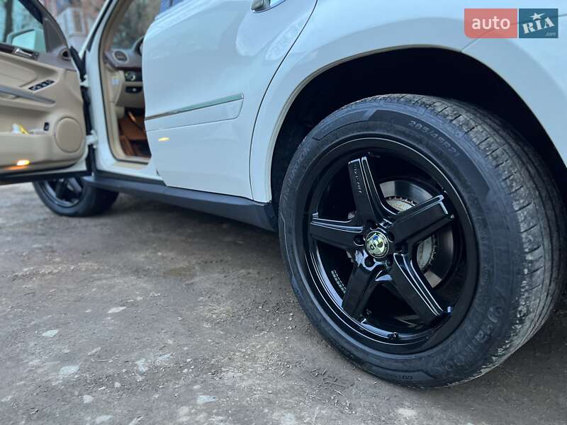 Позашляховик / Кросовер Mercedes-Benz GL-Class 2011 в Чернівцях