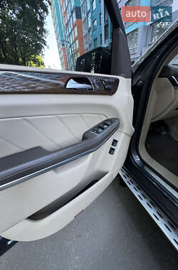 Позашляховик / Кросовер Mercedes-Benz GL-Class 2014 в 