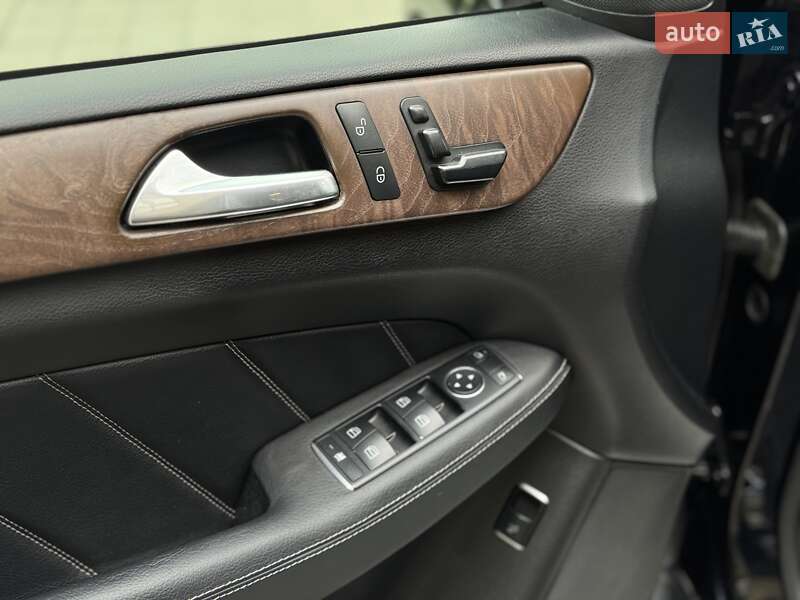 Внедорожник / Кроссовер Mercedes-Benz GL-Class 2015 в Киеве фото 35 Внедорожник / Кроссовер Mercedes-Benz GL-Class 2015 в Киеве