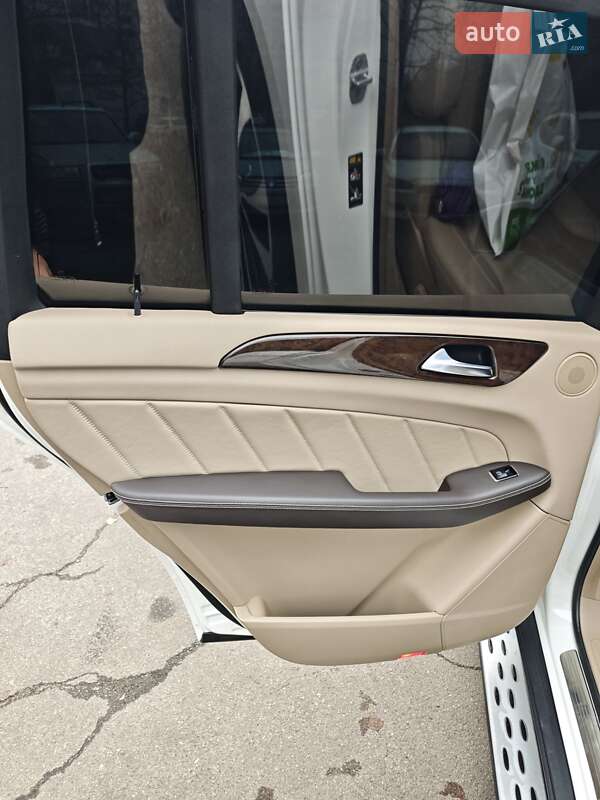Внедорожник / Кроссовер Mercedes-Benz GL-Class 2014 в Киеве фото 12 Внедорожник / Кроссовер Mercedes-Benz GL-Class 2014 в Киеве