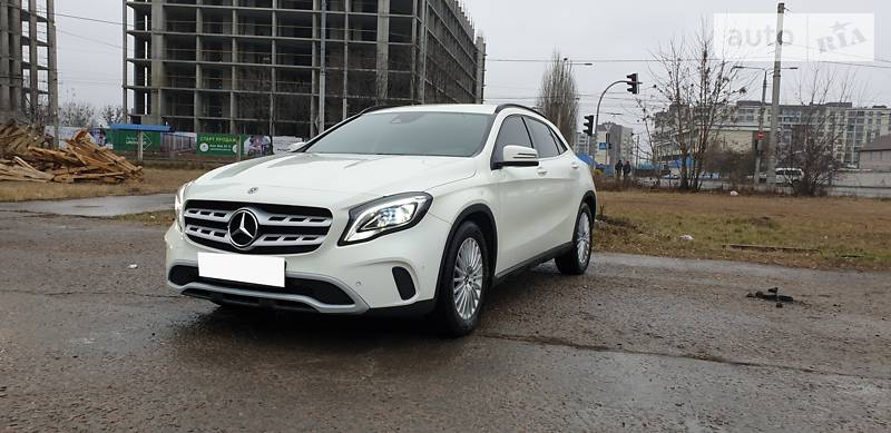 Хетчбек Mercedes-Benz GLA-Class 2017 в 
