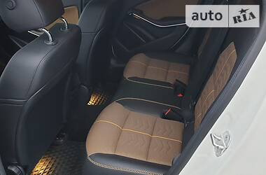 Хетчбек Mercedes-Benz GLA-Class 2017 в 