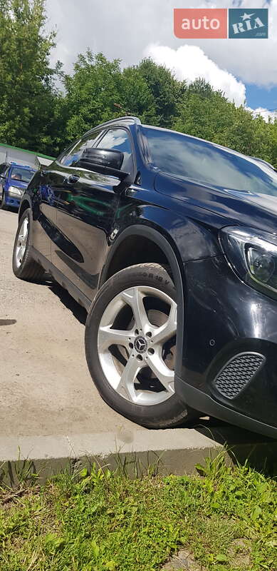 Внедорожник / Кроссовер Mercedes-Benz GLA-Class 2017 в Хмельницком