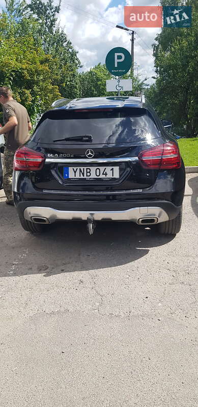 Внедорожник / Кроссовер Mercedes-Benz GLA-Class 2017 в Хмельницком