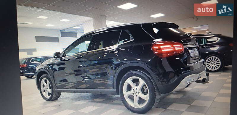 Внедорожник / Кроссовер Mercedes-Benz GLA-Class 2017 в Хмельницком