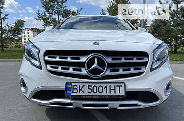Хэтчбек Mercedes-Benz GLA-Class 2020 в Киеве