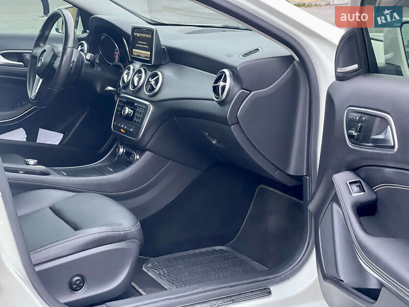 Внедорожник / Кроссовер Mercedes-Benz GLA-Class 2015 в Ровно