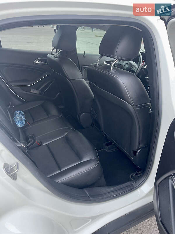 Внедорожник / Кроссовер Mercedes-Benz GLA-Class 2015 в Ровно