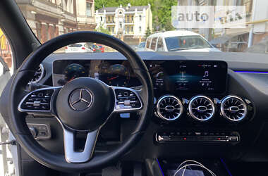 Внедорожник / Кроссовер Mercedes-Benz GLA-Class 2020 в Киеве