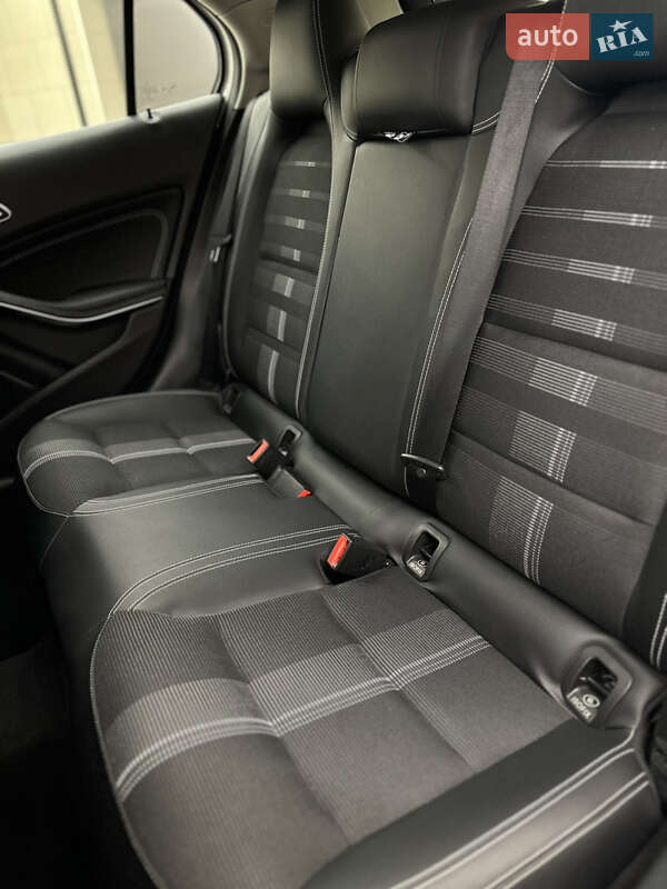 Позашляховик / Кросовер Mercedes-Benz GLA-Class 2018 в Черкасах