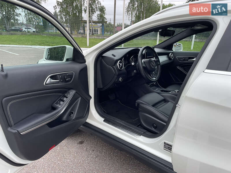 Внедорожник / Кроссовер Mercedes-Benz GLA-Class 2016 в Киеве