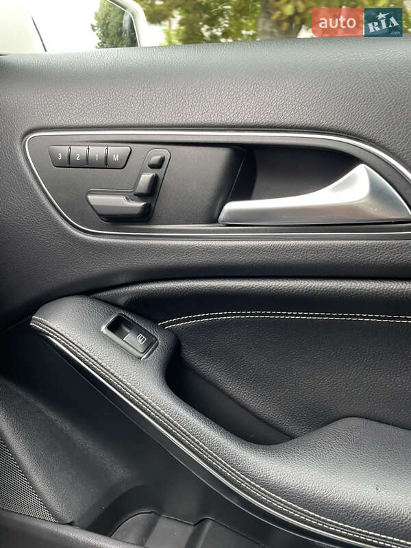 Внедорожник / Кроссовер Mercedes-Benz GLA-Class 2016 в Киеве