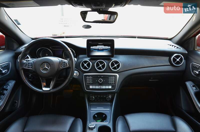 Внедорожник / Кроссовер Mercedes-Benz GLA-Class 2018 в Киеве
