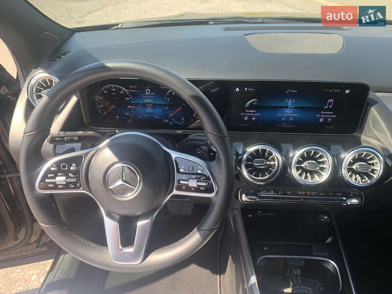 Внедорожник / Кроссовер Mercedes-Benz GLA-Class 2022 в Киеве