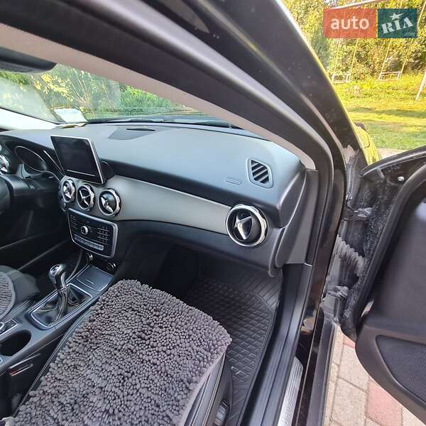 Внедорожник / Кроссовер Mercedes-Benz GLA-Class 2017 в Хмельницком