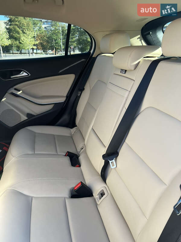 Внедорожник / Кроссовер Mercedes-Benz GLA-Class 2018 в Киеве
