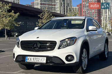 Позашляховик / Кросовер Mercedes-Benz GLA-Class 2018 в 