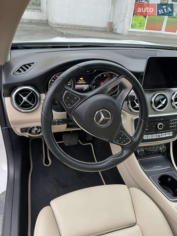 Внедорожник / Кроссовер Mercedes-Benz GLA-Class 2018 в Вышгороде
