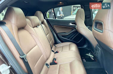 Позашляховик / Кросовер Mercedes-Benz GLA-Class 2014 в 