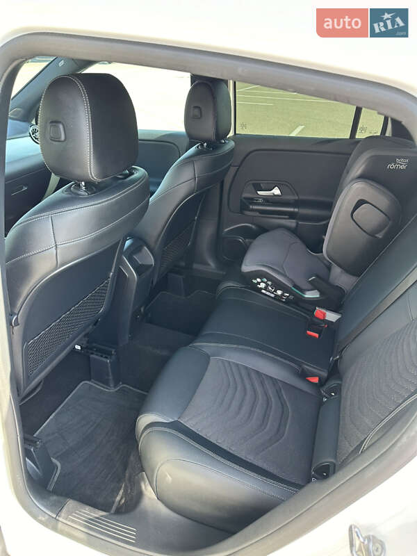 Позашляховик / Кросовер Mercedes-Benz GLA-Class 2021 в Києві
